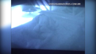 Ir-raġel jiffilmja lill-mara tal-ġar u jsib li hu cuckold