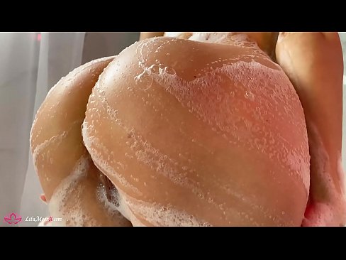 ❤️ Brunette Masturbates Pussy b'vibratur għal orga intens fid-doċċa Porno f'mt.dewporn.ru ❌️❤