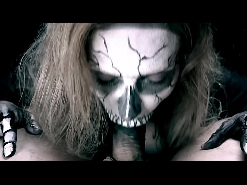 ❤️ Tfajla tad-dimostrazzjoni terda vit b'ħalqha iswed u tibla' cum. Porno f'mt.dewporn.ru ❌️❤